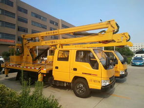 藍牌高空作業(yè)車13.5米作業(yè)高度全國配送，隨車吊功能助力高效作業(yè)