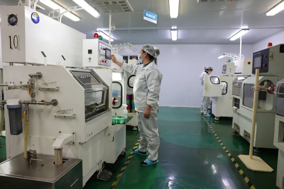 虞愛華主持召開第8次市疫防工作視頻會商會:守住疫防底線關(guān)鍵是要及時排除各種風險隱患